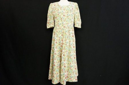 ジレと合わせたくなるバラ色の暮しの小花柄ワンピースを買い取りました