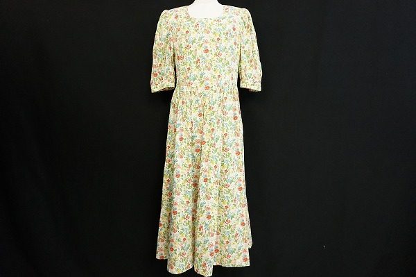 ジレと合わせたくなるバラ色の暮しの小花柄ワンピースを買い取りました