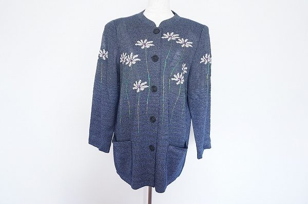 ジャケットのようにも着られる斉藤都世子のロングカーディガンをお売りいただきました
