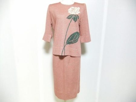 人気のフラワーモチーフシリーズ！斉藤都世子のセットアップをお売りいただきました