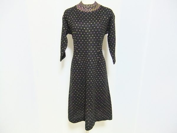 シルエットが綺麗な斉藤都世子の水玉模様ワンピースを買い取りました