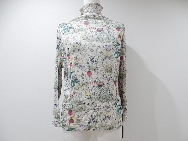 色とりどりのお花が可愛いバラ色の暮しのハイネックカットソーを買い取りました