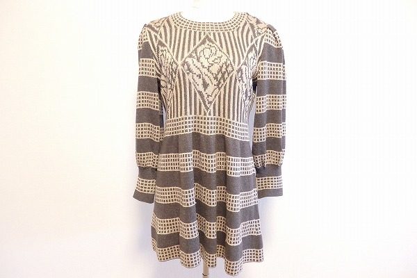 さりげなく入ったバラモチーフが素敵！斉藤都世子のチュニックをお売りいただきました