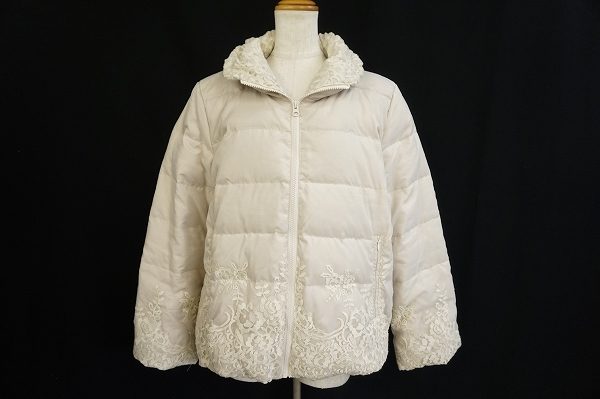 フェミニンなスタイルにもぴったりのバラ色の暮しのダウンジャケットをお売りいただきました