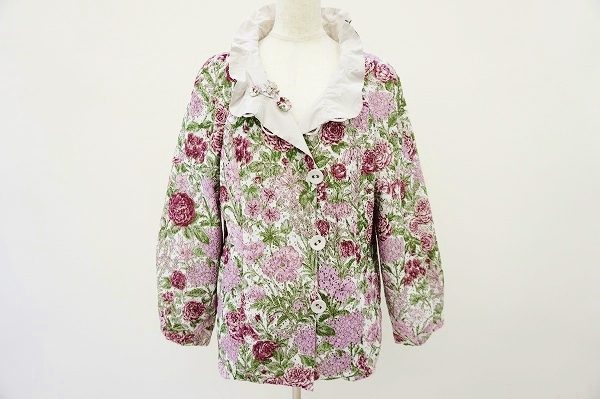 まるでローズガーデンにいる気分になれそう!バラ色の暮しの花柄ジャケットを買い取りました