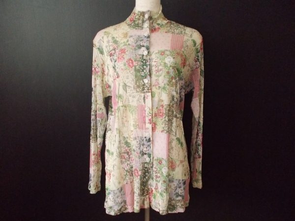 めずらしいハイネックデザイン!バラ色の暮しのブラウスを買い取りました