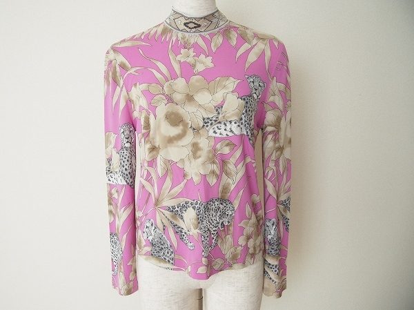 ショッキングピンクがあざやか！伊太利屋の総柄カットソーを買い取りました