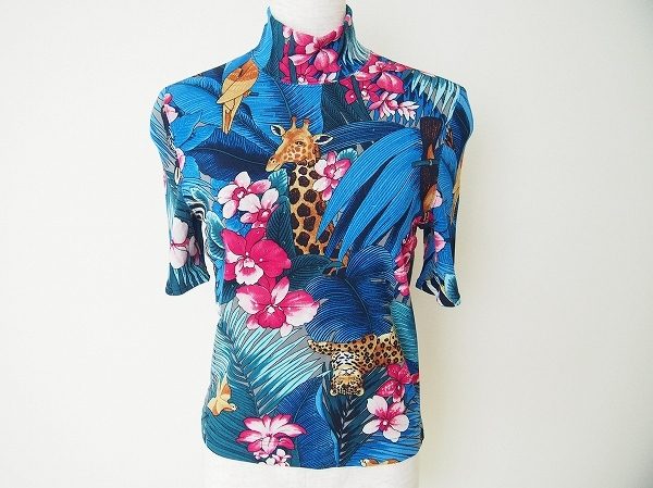 ボタニカルプリントが今気分！伊太利屋のハイネックカットソーをお譲りいただきました