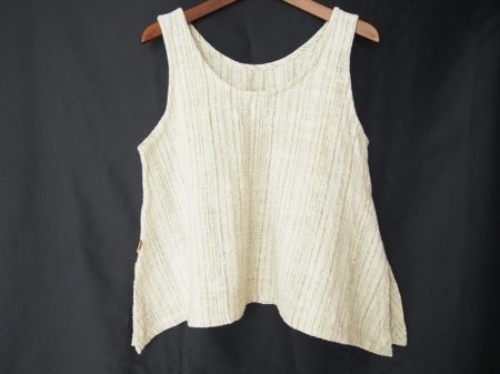 春夏にぴったりの涼しげな素材でできたうさとのノースリーブトップスを買い取りました