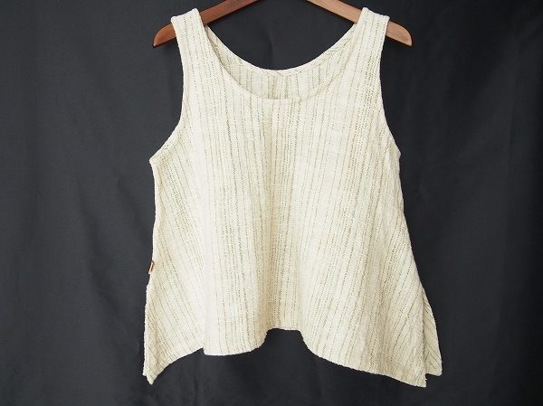 春夏にぴったりの涼しげな素材でできたうさとのノースリーブトップスを買い取りました