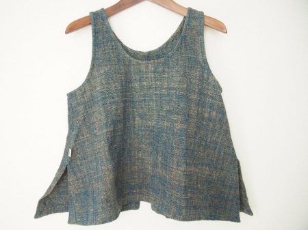 ハンドメイドのあたたかさが感じられるうさとの手織りトップスをお売りいただきました