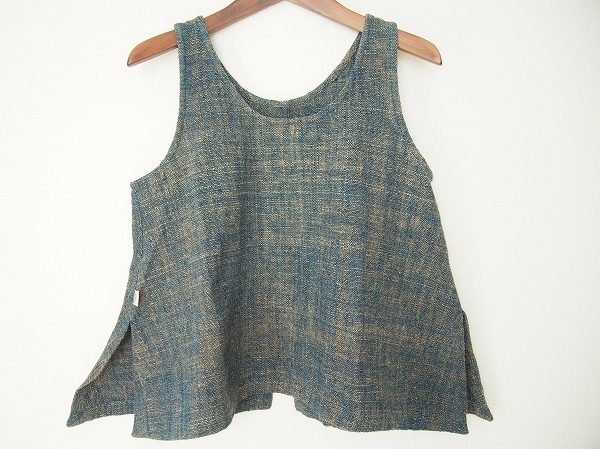 ハンドメイドのあたたかさが感じられるうさとの手織りトップスをお売りいただきました