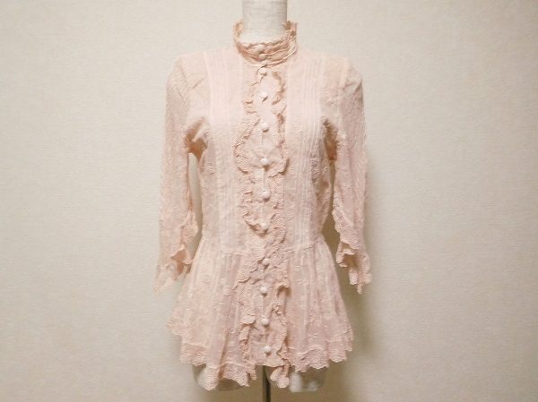 華やかなフリルが上品　バラ色の暮しのブラウスを買取しました