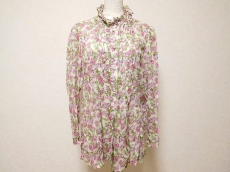 色鮮やかなフラワーパターン！バラ色の暮しのフリルブラウスをお売りいただきました