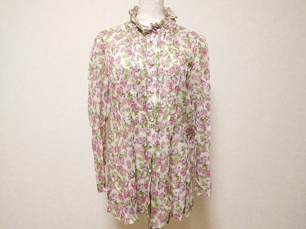 色鮮やかなフラワーパターン！バラ色の暮しのフリルブラウスをお売りいただきました