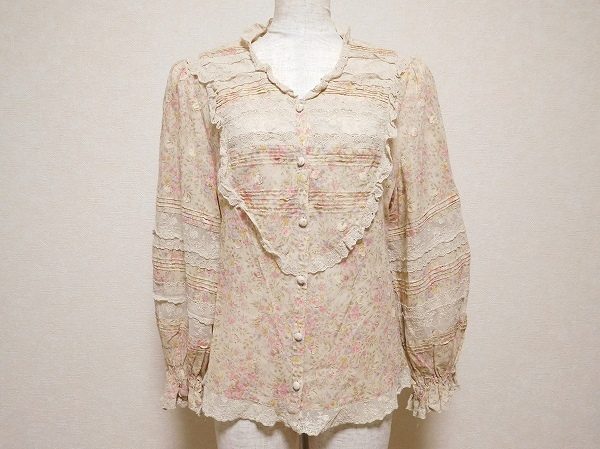 バラ色の暮しのフリルつきトップスをお売りいただきました