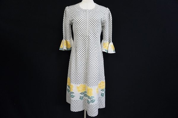 黄色いバラがおしゃれ！斉藤都世子のワンピースをお売りいただきました