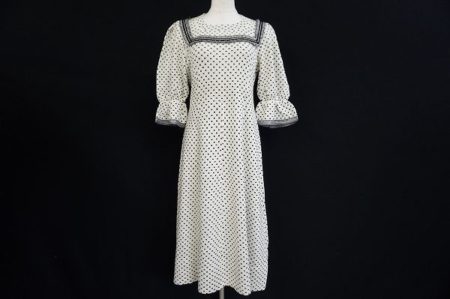 斉藤都世子のフリル袖が可愛いワンピースをお売りいただきました