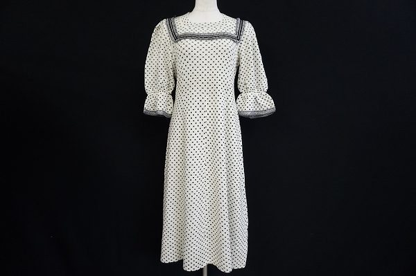 斉藤都世子のフリル袖が可愛いワンピースをお売りいただきました