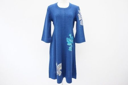 ブルーにお花モチーフが映える斉藤都世子のニットワンピースを買い取りました