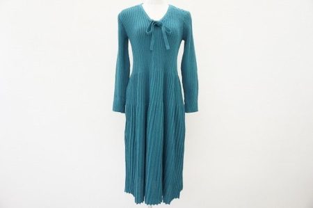 きれいなエメラルドグリーン！斉藤都世子のワンピースを買い取りました