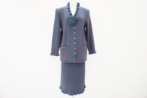 バラのコサージュが可愛い斉藤都世子のセットアップを買い取りました