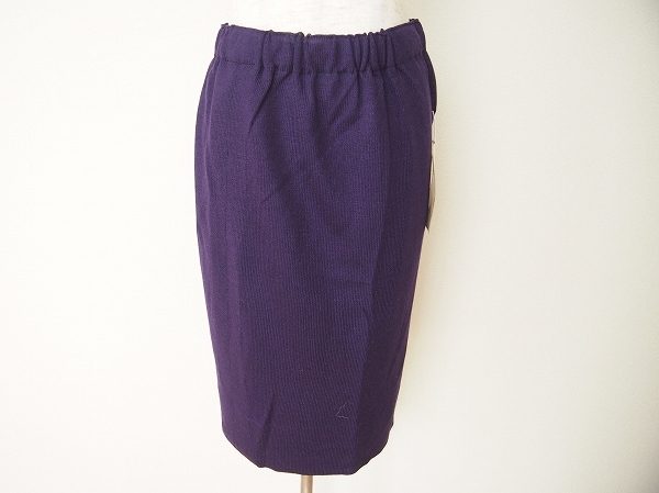 きれいな紫色の斉藤都世子のスカートをお売りいただきました