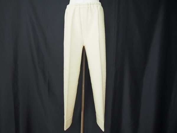 ストレートシルエットが美しい斉藤都世子のニットパンツをお売りいただきました