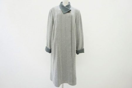 あまり着ていない斉藤都世子のコートを買取いたしました