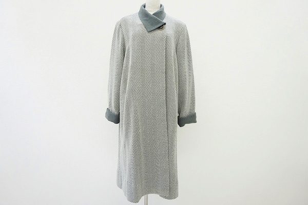 あまり着ていない斉藤都世子のコートを買取いたしました