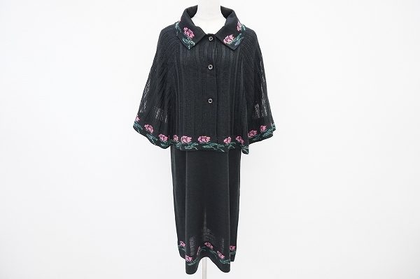 ポンチョ風のジャケットが素敵な斉藤都世子のニットセットアップを買い取りました