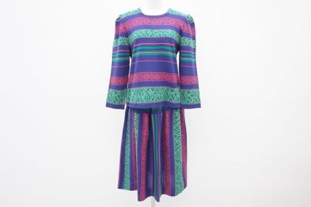 ビビッドなボーダー柄！斉藤都世子のニットスーツを買い取りました