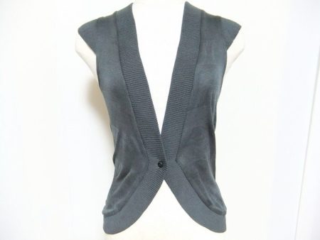 やさしい着心地が魅力のミナペルホネンのジレを買い取り査定させていただきました