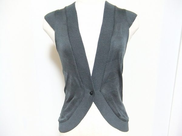 やさしい着心地が魅力のミナペルホネンのジレを買い取り査定させていただきました