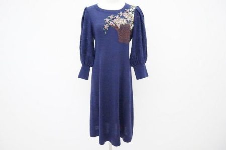 シンプルなシルエットが綺麗な斉藤都世子のワンピースをお売りいただきました