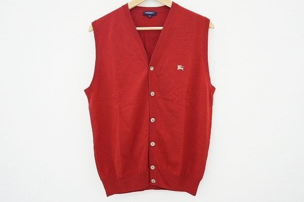 あざやかな赤色がコーディネートのアクセントに!バーバリーのベストを買い取りました