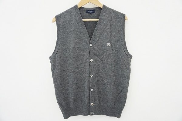 シンプルなVネックデザインのバーバリーのニットベストを買い取りました