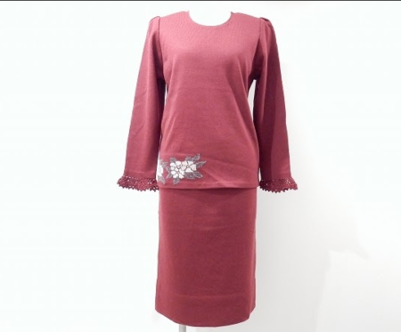 美品状態で斉藤都世子のスカートセットアップを買取させて頂きました。