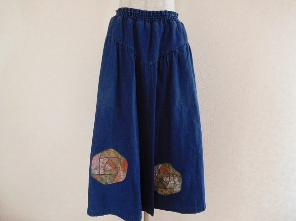 ブラウスからTシャツまで相性抜群！バラ色の暮しロングデニムスカートを買取しました