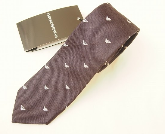 エンポリオアルマーニの光沢感が素敵なネイビーネクタイを買取させて頂きました。