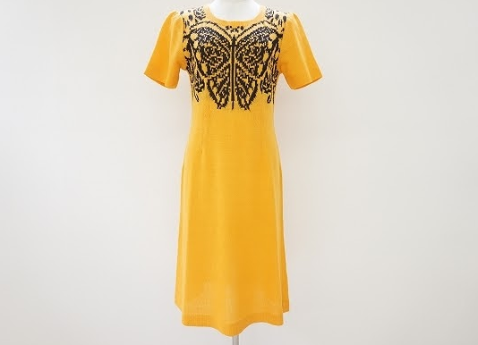 斉藤都世子より華やかイエローの蝶柄ワンピを買取させて頂きました。