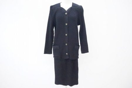 着回し抜群！斉藤都世子セットアップを買取いたしました
