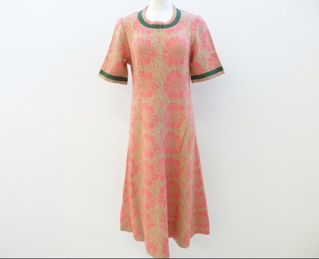 ピンクに緑のパイピングが映える半袖ワンピ！斉藤都世子