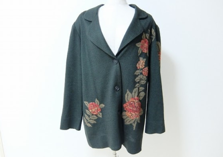 深緑に花柄が映える斉藤都世子のジャケットを買取させて頂きました。