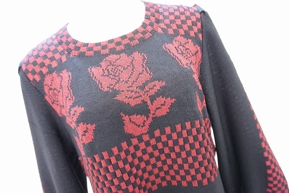 美品状態で斉藤都世子の薔薇柄ワンピを買取させて頂きました。