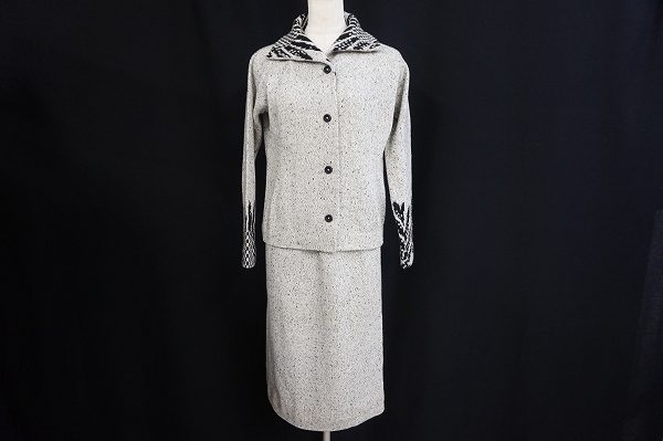 着用感の少ない美品！斉藤都世子のニット製セットアップを買取しました