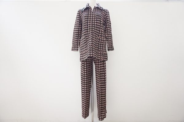 気分が上がる柄物！斉藤都世子のセットアップを買取ました