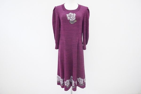 バラのアクセントが可愛い！斉藤都世子ニットワンピースを買取しました