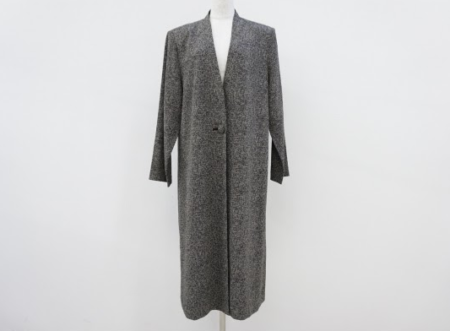 詩仙堂の上品なノーカラーロングコートを買取させて頂きました。