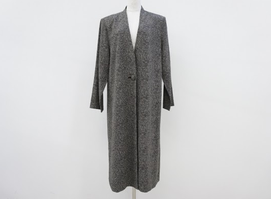 詩仙堂の上品なノーカラーロングコートを買取させて頂きました。